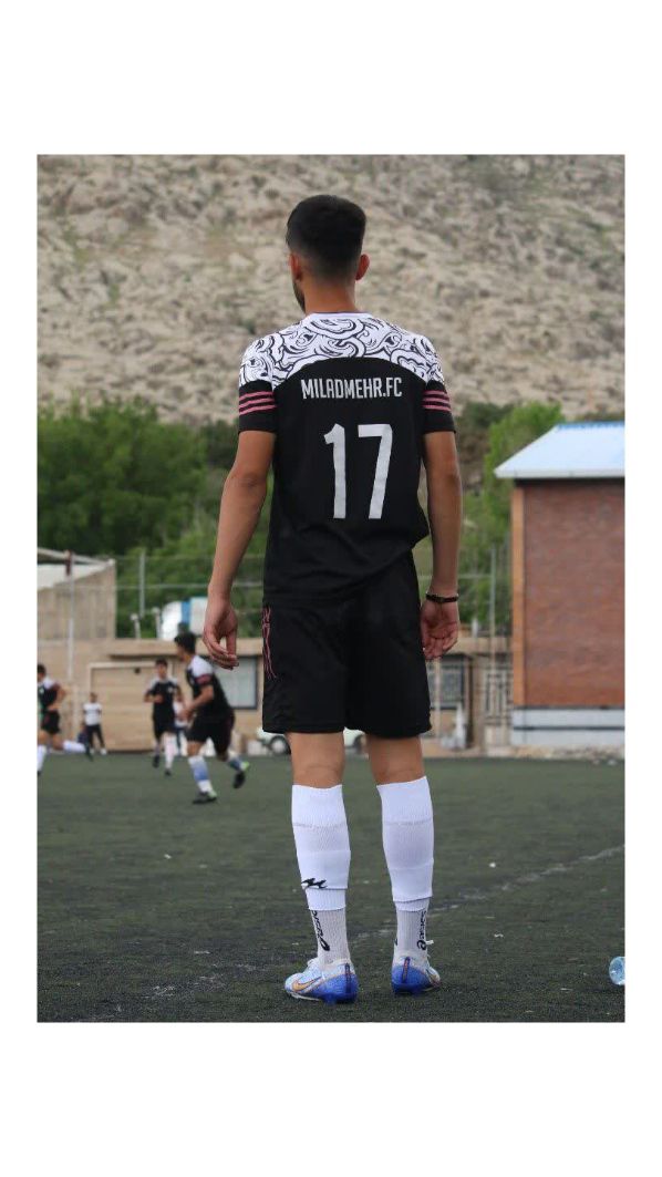 مرکز استان لرستان زمین چمن ورزشی مناسب ندارد