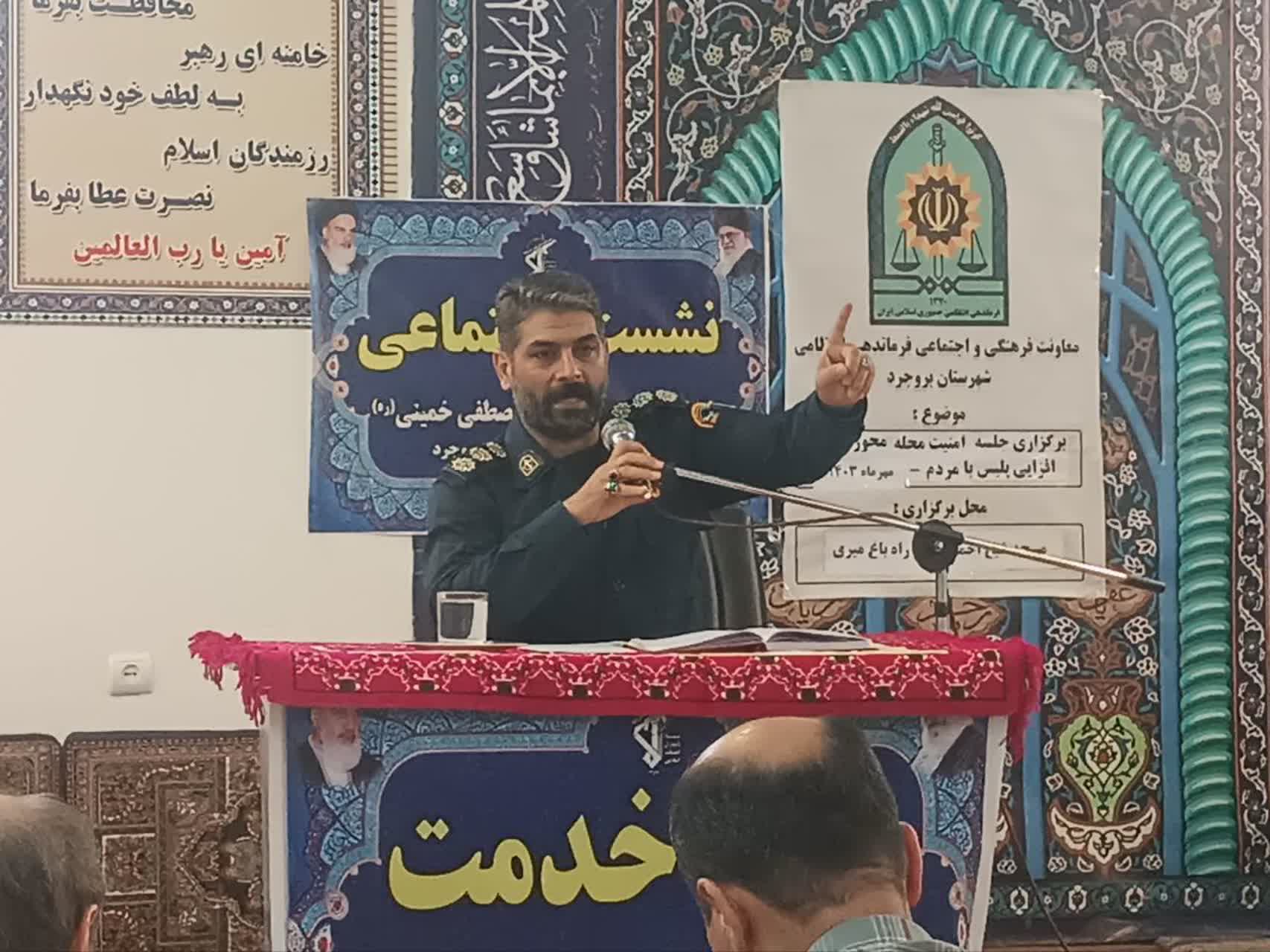دیدار فرمانده انتظامی بروجرد با مردم در مساجد