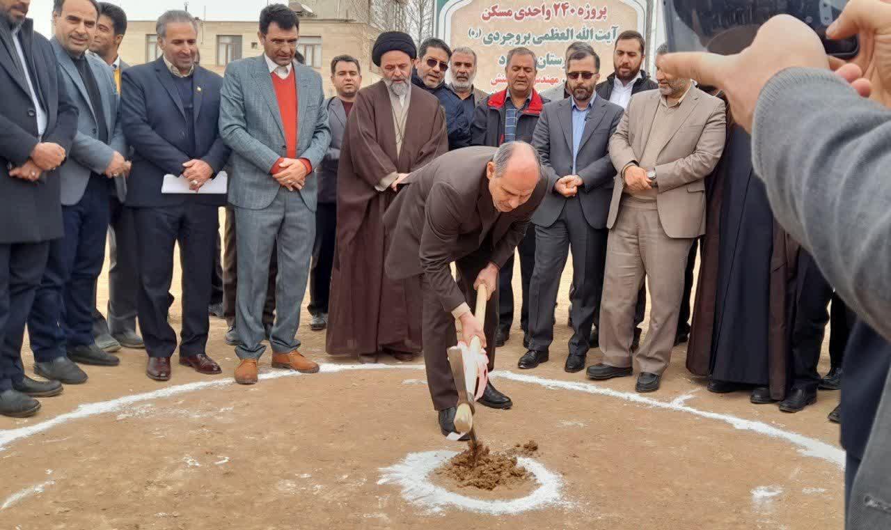 باحضور معاون وزیر راه و شهرسازی ؛کلنگ زنی احداث ۲۴۰واحد نهضت ملی طلاب در بروجرد