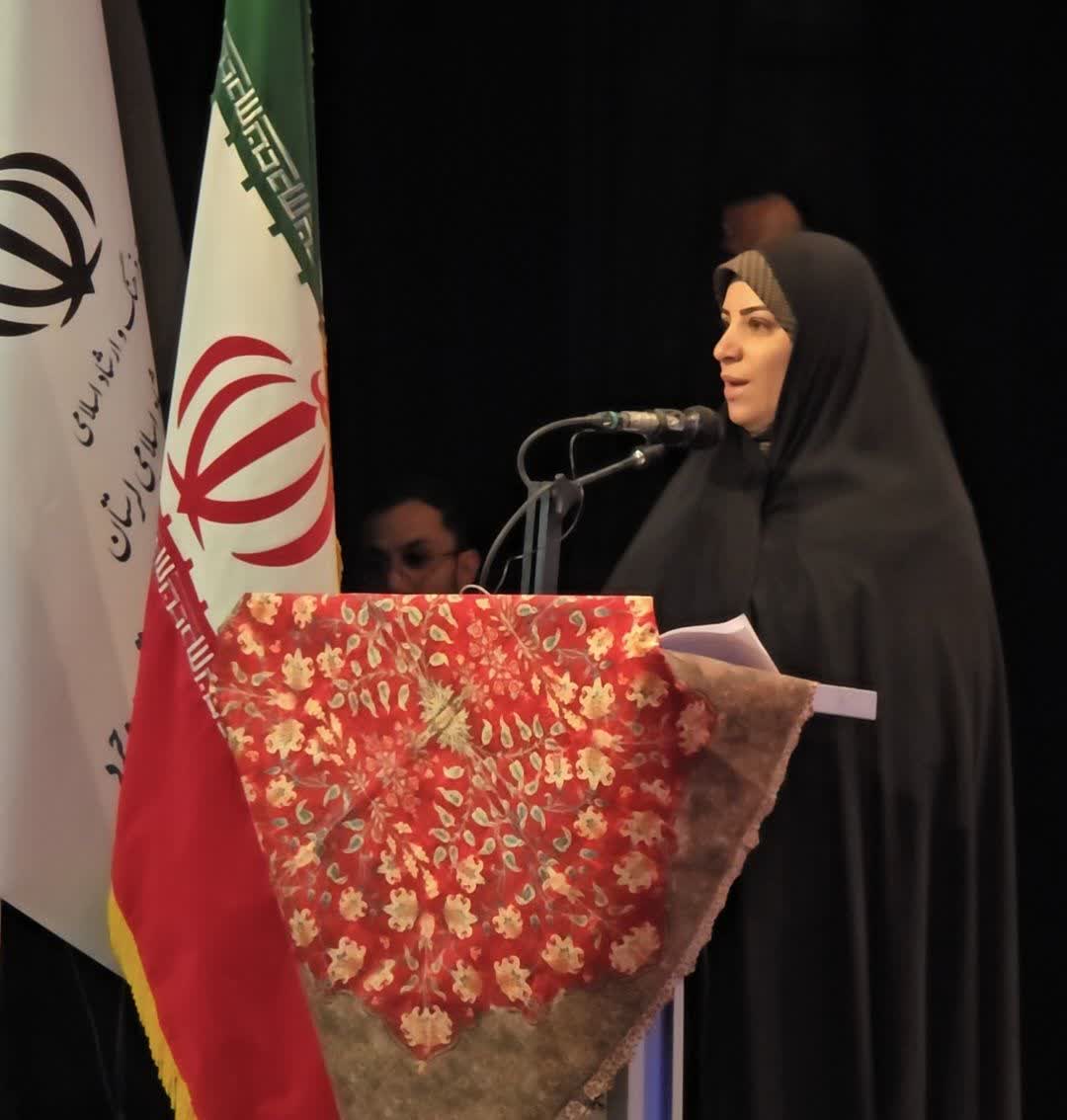 مدیرکل فرهنگ و ارشاد اسلامی لرستان درمراسم اختتامیه سی و هفتمین جشنواره تئاتر لرستان خطاب به وزیر فرهنگ و ارشاد اسلامی گفت:
