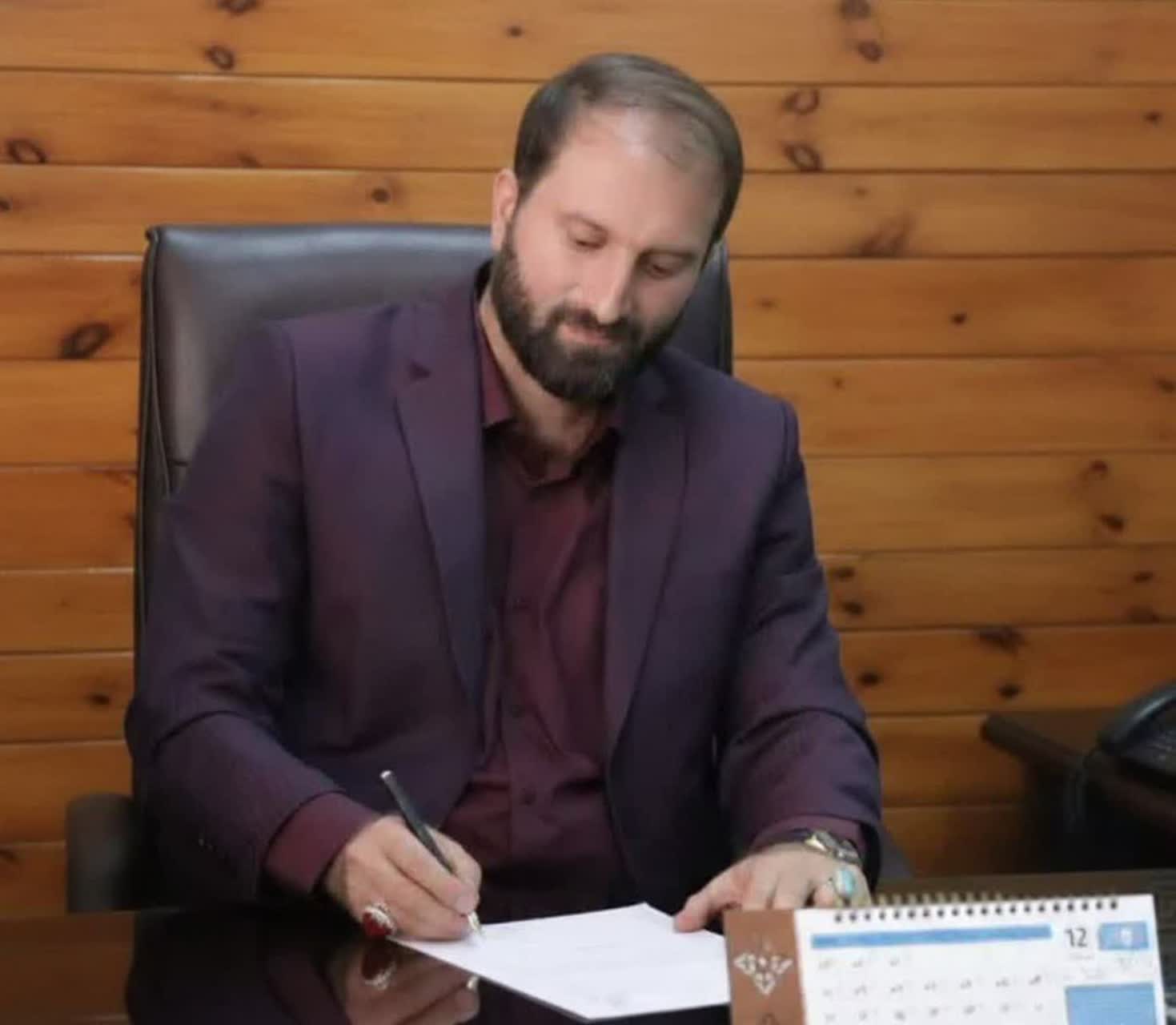 دکتر علی سوری مدیرکل انتقال خون لرستان به مناسبت روز ملی اهدای خون پیام مهمی صادر کرد